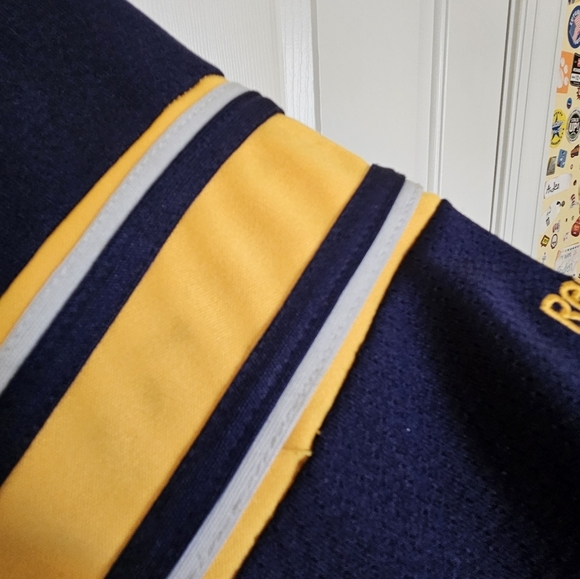 Buffalo Sabres Jersey- youth 4-7 - Picture 12 of 16